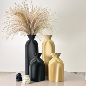 Elegant Wavy Pattern Vase Set